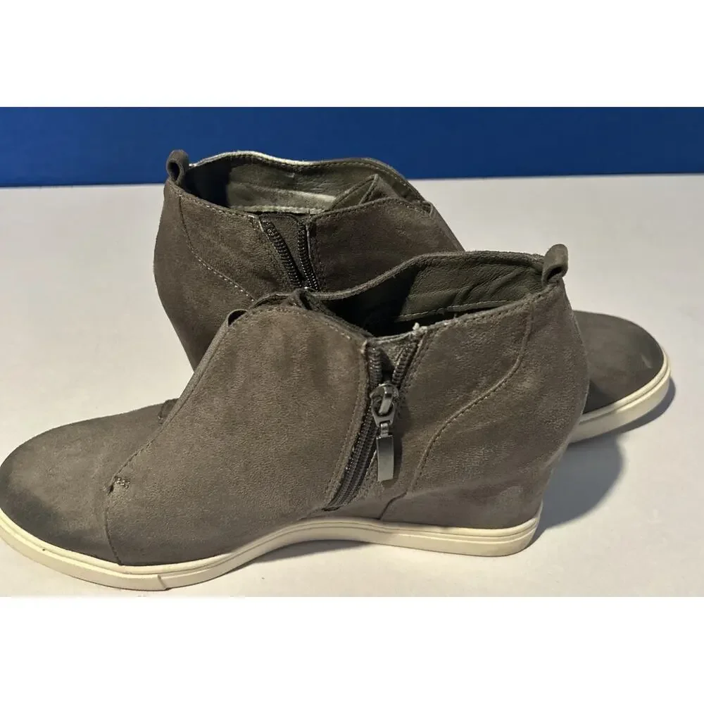 Eva & Zoe Women’s Gray Faux Suede Chelsea Ankle Boots Side Zip Size 10